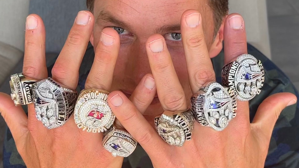 Tom Brady poses with his 7 super bowl rings.